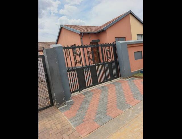 2 BEDROOM PROPERTY TO RENT IN FLEURHOF